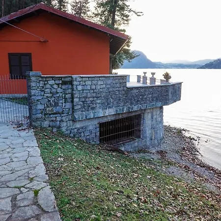 Rustic Private Front With Boat *
