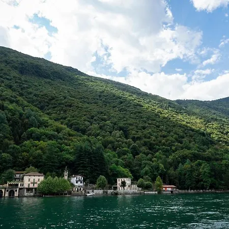 Rustic Private Front With Boat *